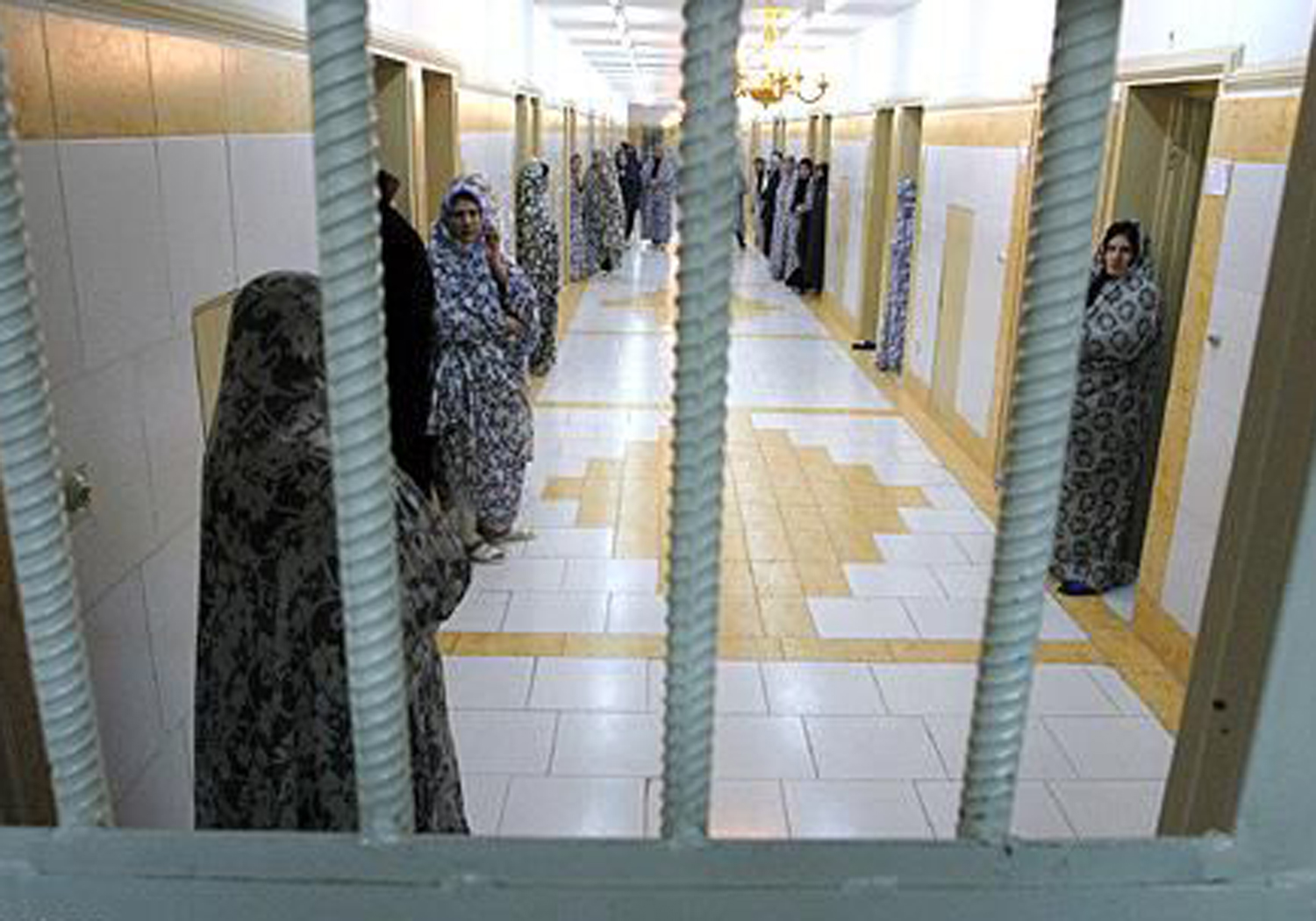 איראן צדיקות בחוץ זונות בפנים-לקראת המלחמה עם איראן וגרורותיה . Prison